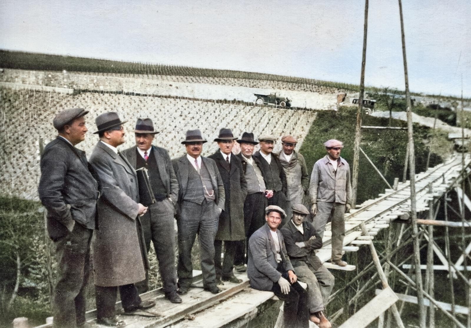Vers 1940, lors de la construction du stand de Mont-sur-Rolle.