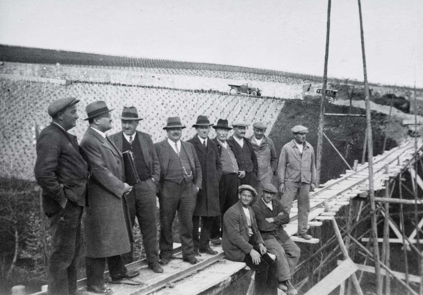 Vers 1940, lors de la construction du stand de Mont-sur-Rolle.
